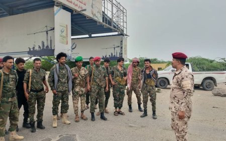 في زيارة ميدانية.. قائد حزام زنجبار يتابع جاهزية النقاط الأمنية ويخاطب الأفراد