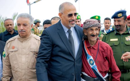 تكريمًا لتضحياته.. الرئيس الزُبيدي يزيح الستار عن النصب التذكاري للشهيد القائد منير "أبو اليمامة" بالعاصمة عدن