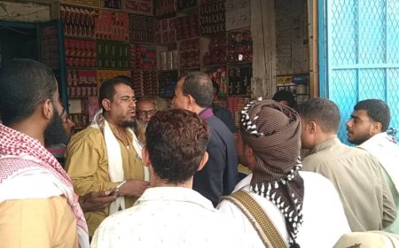 "اليوسفي والمعلم" ينفذان نزول ميداني لمدينة جعار لضبط أسعار الصرف والسلع الاساسية