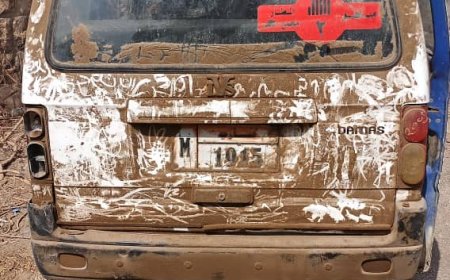 مدير شرطة السير بمأرب العقيد مرح إدارة شرطة السير تواصل ضبط الباصات المخالفة داخل مدينة مأرب