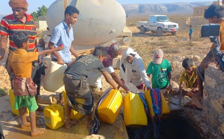 توزيع 10 الف خزان ماء للأسر ذوي الاحتياج في جزيرة سقطرى