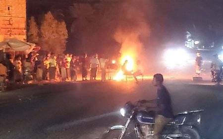 عاجل.. محتجون في سيئون يضرمون النيران ويعتصمون قرب قيادة المنطقة العسكرية الأولى