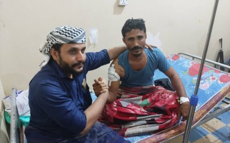 العميد الكلدي يطمئن على الحالة الصحية للمصاب محمود حنش في العاصمة عدن
