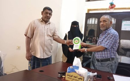 مؤسسة البادية للأعمال الإنسانية تكرم مكتب الشؤون الاجتماعية والعمل بمحافظة أبين