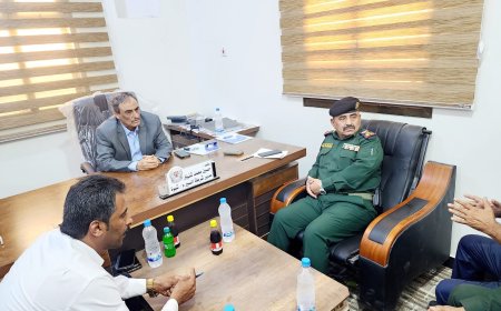 شرطة شبوة تتخذ خطوات للمساهمة في تنظيم حركة المرور وتقليل حوادث السير بمدينة عتق