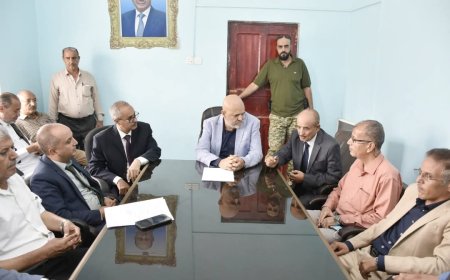محافظ تعز يناقش الاجراءات المتخذة تجاه المتغيرات السعرية ويشدد على مراقبة الأسواق