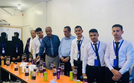 مناقشة مشروع تخرج في كلية العلوم الإدارية حول دور تكاليف الجودة في تحسين الأداء المالي للشركات الصناعية بعدن