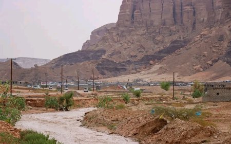 مشاهد مصورة: لمدينة عتق وعدد من مناطق المحافظة التي شهدت هطول أمطار متفاوتة الغزارة