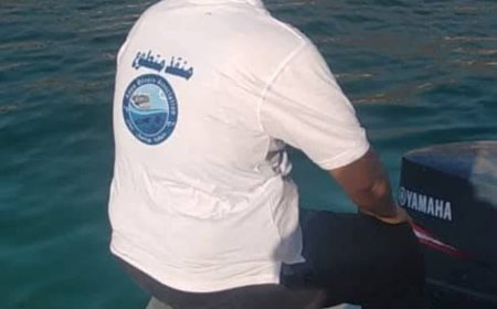 غواصي عدن وخفر السواحل ينفذون عملية انتشال لجثث الغرقى