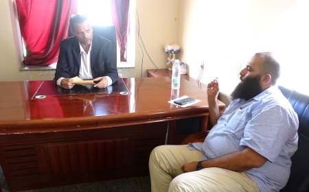 محافظ ابين يلتقي المكلف من قبل رئيس الهيئة العامة  للاراضي والمساحة والتخطيط العمراني واللقاء يناقش اوضاع فرع الهيئة