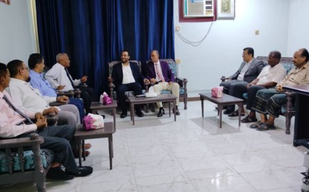 وزير التربية والتعليم يزور كلية التربية بالمكلا ويشيد بدورها في رفد القطاع التربوي بالكفاءات المؤهلة