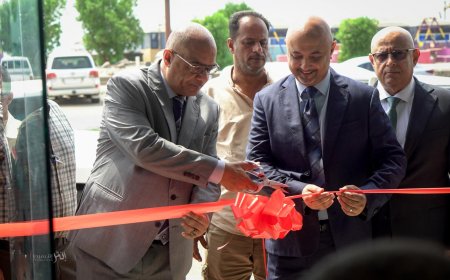 الوزير باذيب يدشن في عدن نقاط بيع اجهزة وخدمات "ستارلينك"