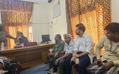 وكيل أول محافظة سقطرى يترأس اجتماعًا مشتركًا بمديري المصارف والتجار لمناقشة ضبط أسعار صرف العملات والمواد الغذائية