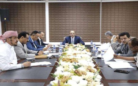 مركزي عدن يضخ 50 مليون دولار لتمويل عمليات استيراد السلع الأساسية