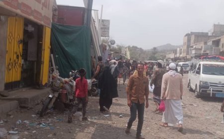 محتجون يغلقون محلات تجارية في ريف تعز الجنوبي للمطالبة بخفض الأسعار