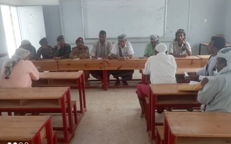 مدير عام أحور ورئيس انتقالي المديرية والأجهزة الأمنية والعسكرية يلتقون بعدد من تجار المدينة 