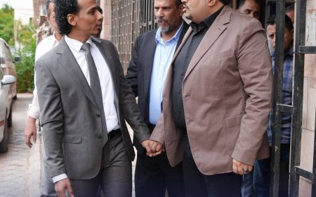 رئيس انتقالي العاصمة عدن يزور مؤسسة 14 أكتوبر ويبحث سبل تعزيز التعاون الإعلامي