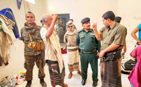 مدير عام شرطة شبوة يزور إدارة البحث الجنائي ويشدد على سرعة البت في قضايا المواطنين