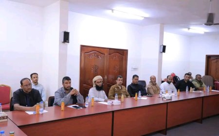 الوكيل العامري يعقد اجتماعًا موسعاً مع غرفة تجارة الوادي والصحراء والبنوك والصرافين لضبط سوق الصرف وتحسين التعاملات المالية