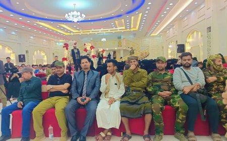 بحضور مديرا عموم الأمن والإعلام تخرج دفعة الشهيد عبداللطيف السيد في كليتي الحاسوب والإسلامية جامعة أبين