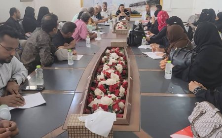 مدير عام المنصورة يشدد على ضرورة إعادة النظر لرسوم المدارس الخاصة والتعامل بالعملة المحلية