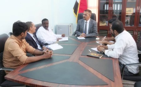 أمين عام حضرموت يطلع على مشاريع منظمة كير الدولية ويؤكد على التنسيق والتدقيق في اختيار المستفيدين