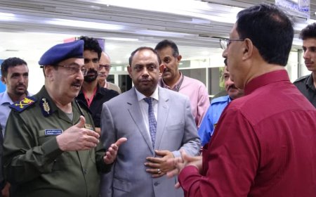 رئيس مصلحة الهجرة والجوازات والجنسية يتفقد سير العمل في إدارة الجوازات ومشروع التأشيرة الإلكترونية بمطار عدن الدولي