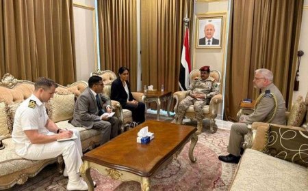 وزير الدفاع يبحث مع السفيرة البريطانية مستجدات الأوضاع الأمنية والعسكرية وتعزيز التعاون الدفاعي