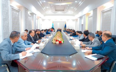 القيادة التنفيذية العليا تبحث ترتيبات مؤتمري المانحين والاقتصادي وتشيد بجهود ضبط الأسعار