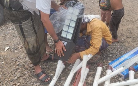 السلطة المحلية تتسلم "21" عمود إنارة في مديرية الملاح 