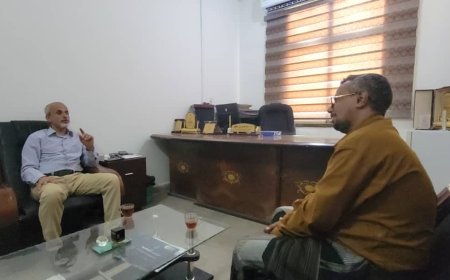 الوكيل الشبحي يلتقي بمدير عام مكتب الصحة العامة والسكان بمحافظة أرخبيل سقطرى