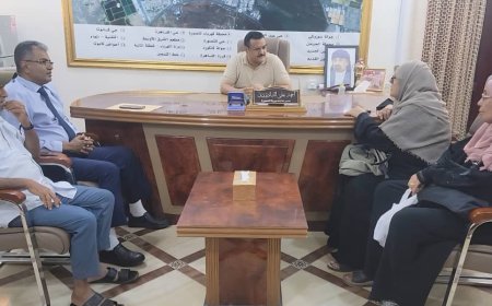 مدير عام المنصورة يناقش آلية ضبط وتحسين الحركة المرورية بالمديرية