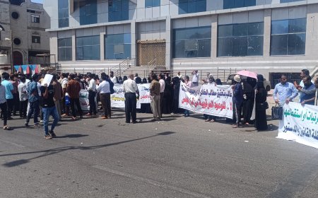 "منتسبو القضاء" ينظمون وقفة احتجاجية سلمية للمطالبة باعتماد وتوفير الموازنة الكافية لتنفيذ مهام السلطة القضائية 