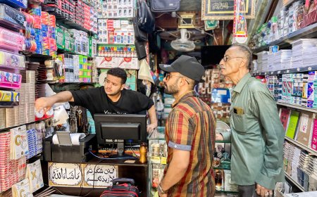 حملة لضبط أسعار المواد القرطاسية بمديرية صيرة بعدن تزامناً مع العام الدراسي الجديد