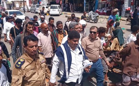 انتقالي أبين ينفذ حملة للمحلات التجارية بزنجبار لفرض تخفيض الأسعار وضبط المخالفين