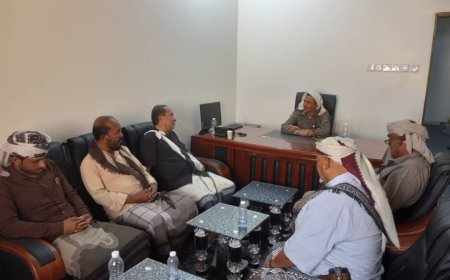 مدير عام أوقاف شبوة يلتقي أهالي حي (611) بعتق للحفاظ على دور العبادة والمرافق الدينية