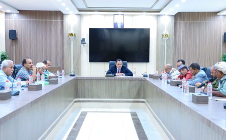 الوزير السقطري يلتقي رئيس هيئة المصائد ورؤساء الجمعيات السمكية في سقطرى