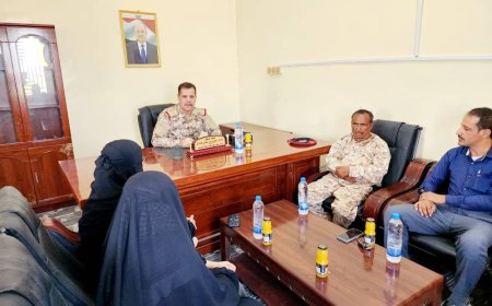 قائد محور عتق يبحث مع مجموعة أصدقاء القانون الدولي الإنساني سُبل تطوير القدرات العسكرية والتأهيل القانوني