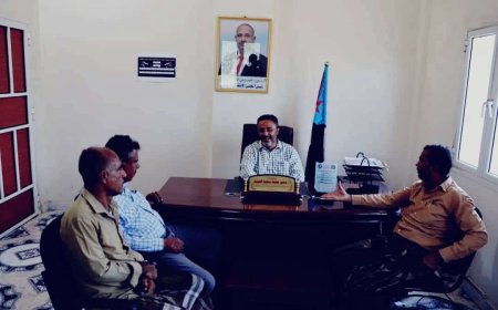 رئيس تنفيذية انتقالي أبين يلتقي مدير سرار لبحث الأوضاع الخدمية والتنموية بالمديرية