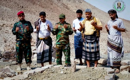 تزامناً مع الذكرى الثانية لاستشهاده… قيادات في الحزام الأمني تزور قبر الشهيد القائد عبداللطيف السيد