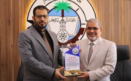 جامعة حضرموت تكرم الأستاذ علي حسن باشماخ المدير التنفيذي لمؤسسة صلة للتنمية