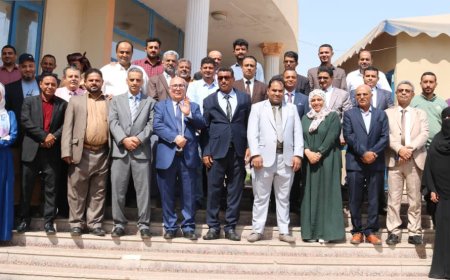 الوزير الأغبري  يدشن ورشة عمل "صناديق النظافة والتحسين نحو بيئة مستدامة ومجتمع صحي"