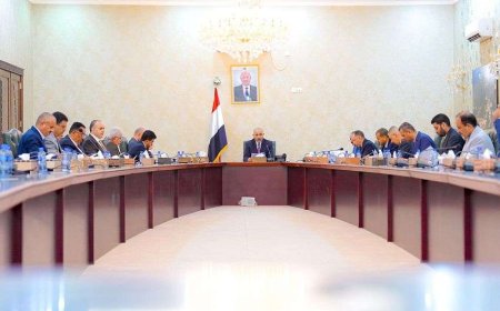 اللجنة العليا للإيرادات تشدد على إلزام كافة الجهات الحكومية بتوريد إيراداتها إلى البنك المركزي بعدن