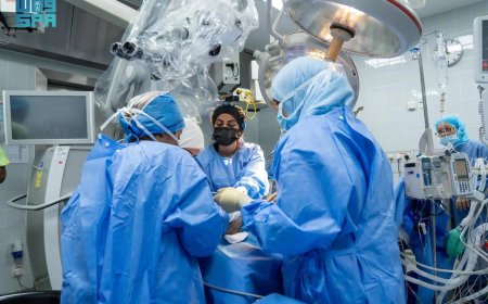 المدينة الطبية بجامعة الملك سعود تجري أول زراعة لغرسة قوقعة صناعية ذكية بالشرق الأوسط وأفريقيا