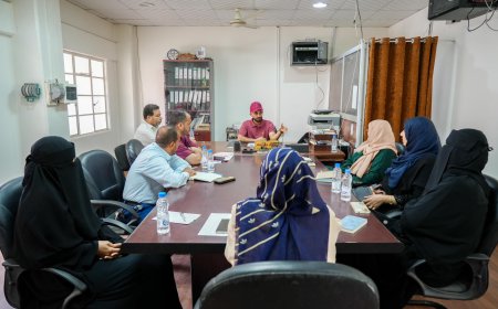 اجتماعًا يناقش التجهيزات المدرسية واستعدادات العام الدراسي الجديد بمديرية صيرة بعدن