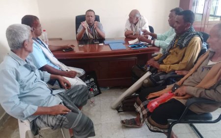 مدير مكتب الشباب والرياضة بلحج يلتقي رئيس نادي الراحة الرياضي لبحث آلية دعم أنشطة النادي