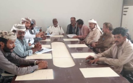 مدير عام مديرية ميفعة يلتقي بأهالي صعيد باقادر والمناطق المجاورة