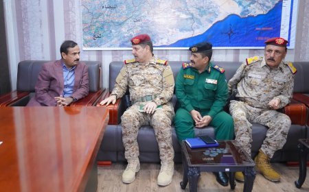 محافظ شبوة يبحث مع القيادات الأمنية والعسكرية سُبل الحد من مخاطر الهجرة غير الشرعية