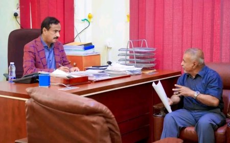 المحافظ بن الوزير يبحث مع مدير شركة النفط آليات خفض الأسعار بما يتماشى مع الإجراءات الحكومية