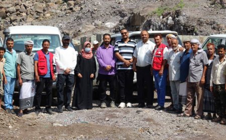 السلطة المحلية بمديرية الضالع تطلع على تنفيذ المرحلة الثانية من مشروع الصرف الصحي لمنطقة المطار المعزاج